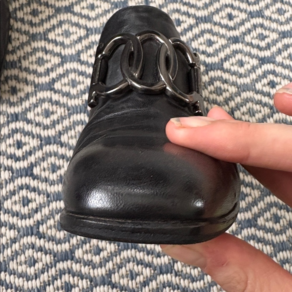 VINTAGE FERRAGAMO “Gancini” buckle leather pump - Picture 6 of 12
